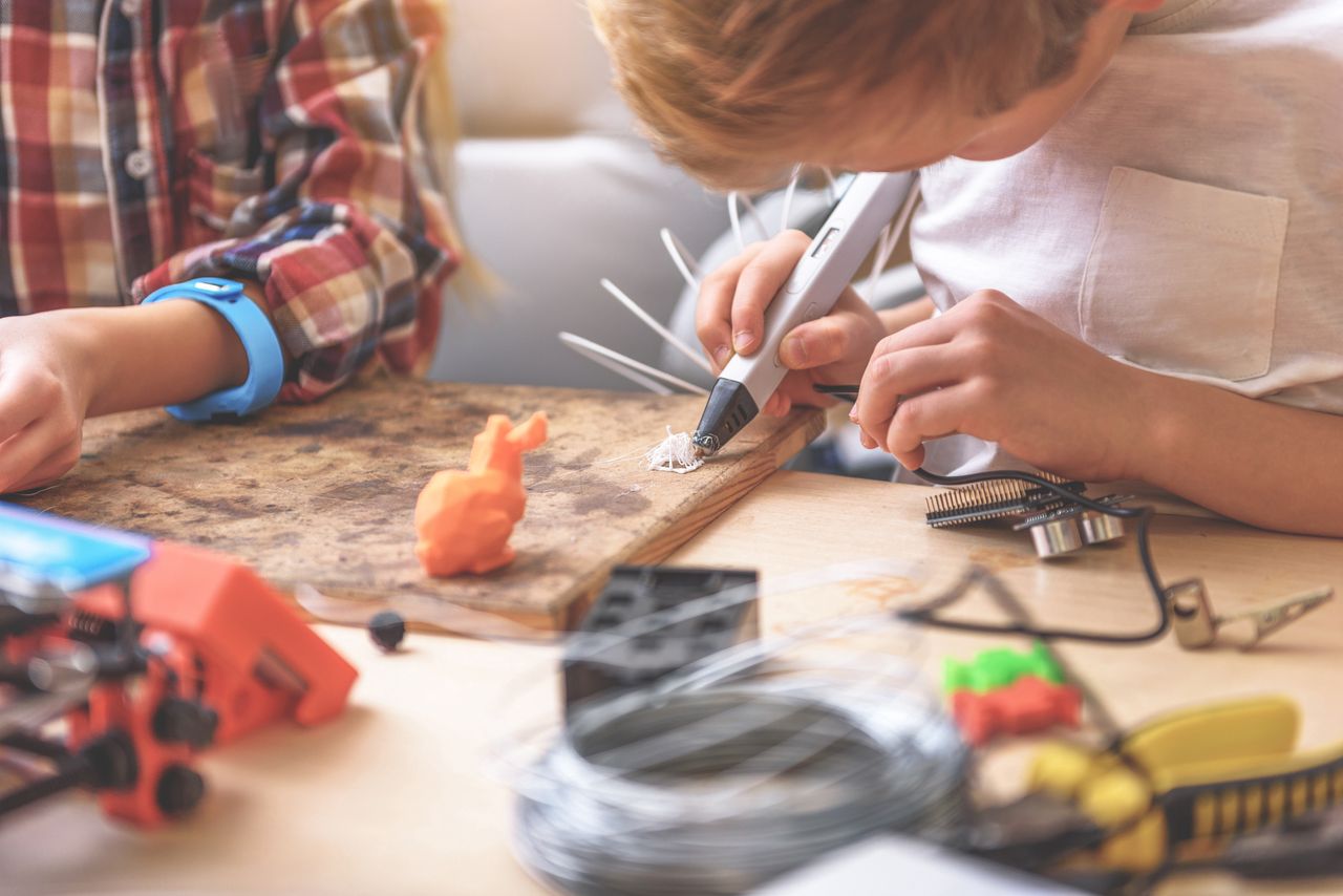 Nauka i zabawa. Jakie sprzęty rozwiną kreatywność dziecka? - Długopis 3D to doskonała zabawka, która rozwinie kreatywność dziecka