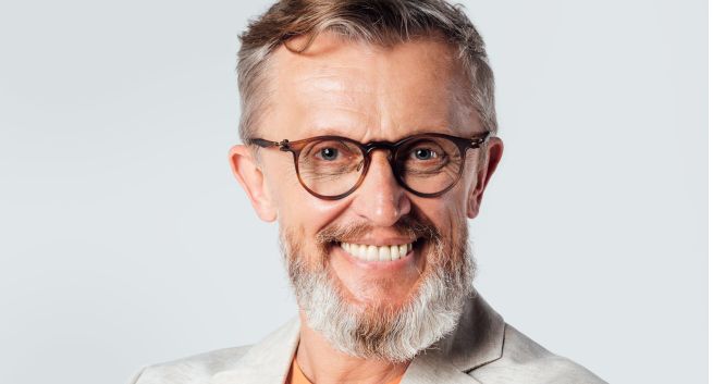 Fryderyk Karzełek budzi codziennie o 5.55. I zarabia miliony