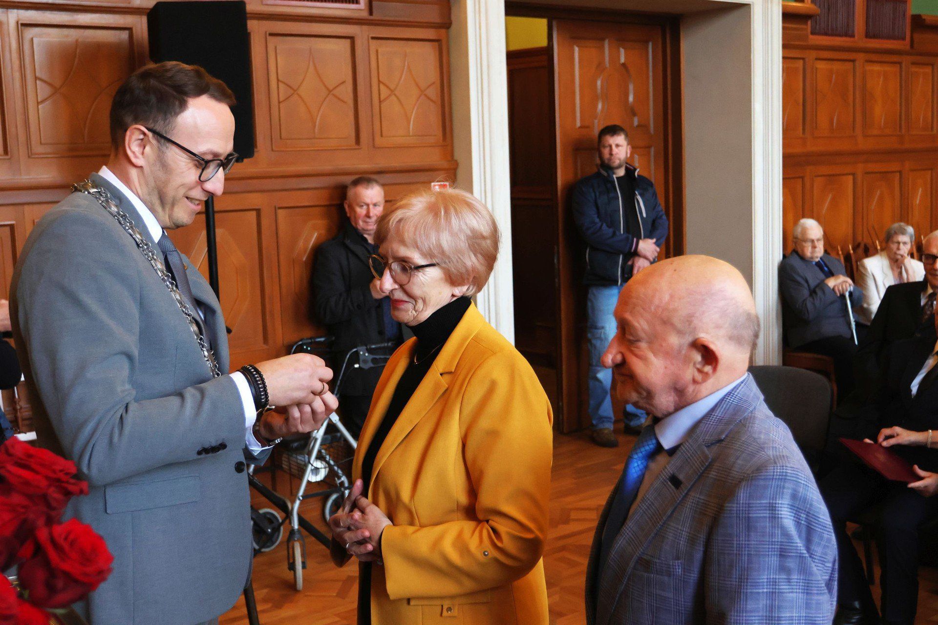 Medale wręczał prezydent Tarnobrzega Łukasz Nowak