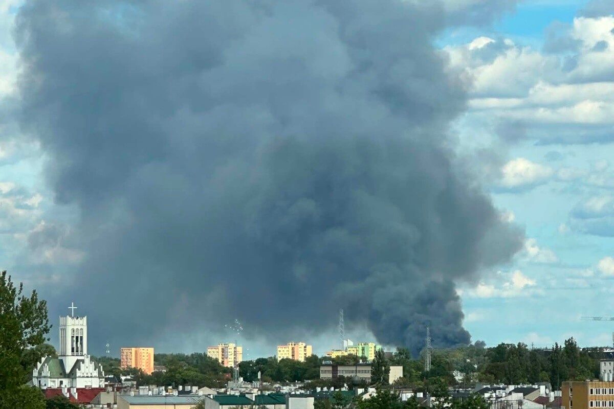 Pożar hali przy ul. Kasprowicza, czarny dym nad Lublinem