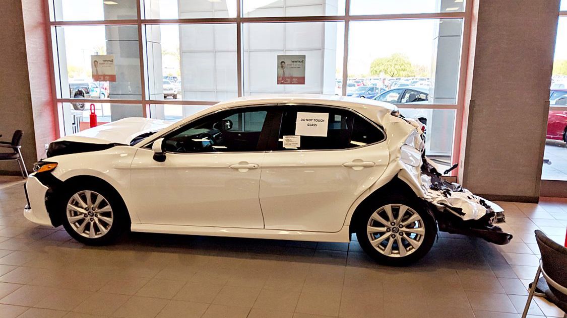 Zniszczenia robią wrażenie, ale kabina jest dobrym stanie.