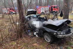 BMW zamieniło się w strzępy. Jedna osoba nie żyje