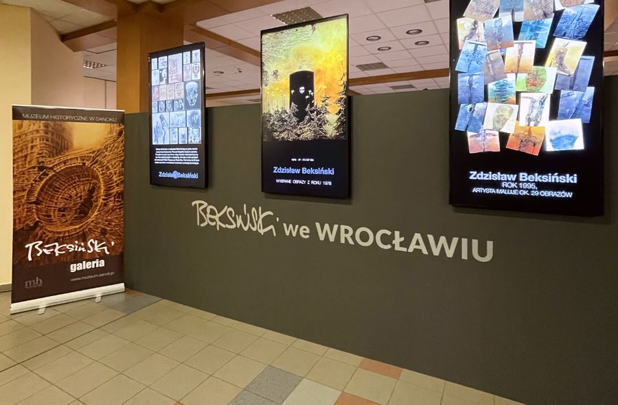 Aktywiści pojawili się na otwarciu wystawy Zbigniewa Beksińskiego 