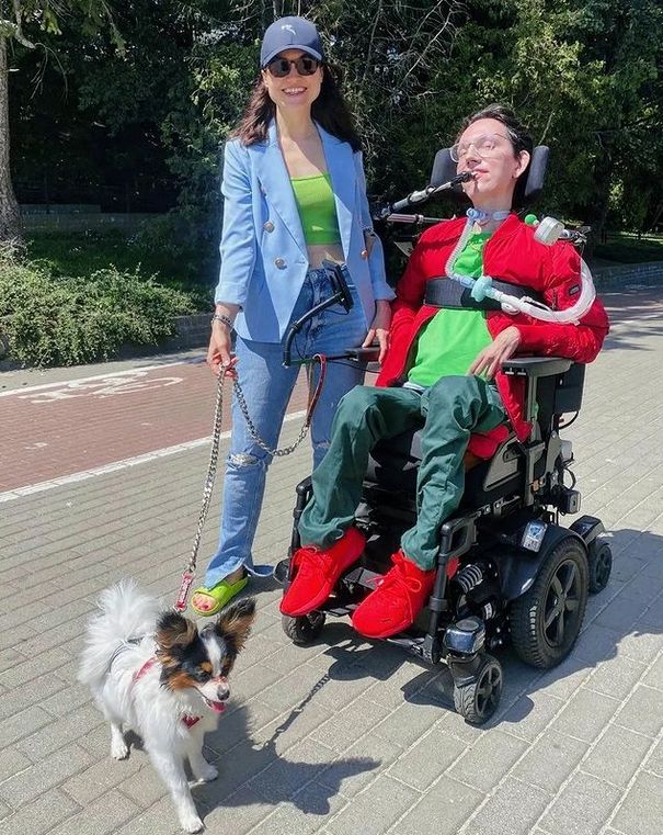 Wojtek Sawicki z narzeczoną Agatą