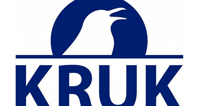 Zielona koperta reklamuje Grupę Kruk (wideo)