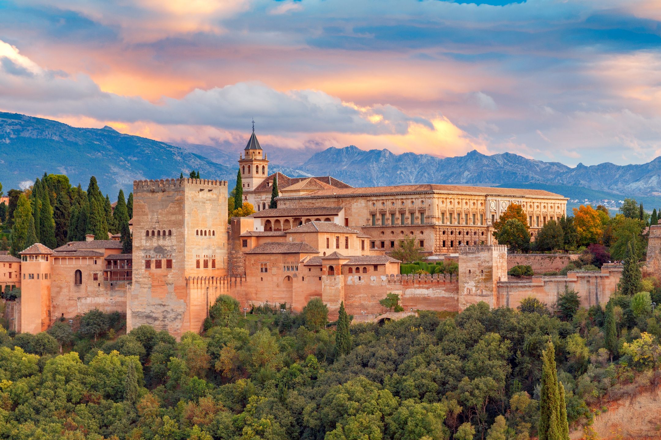 Alhambra widziana z oddali