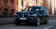 BMW iX3 zyskało świeższy wygląd i nowe wnętrze. Zasięg pozostał bez zmian