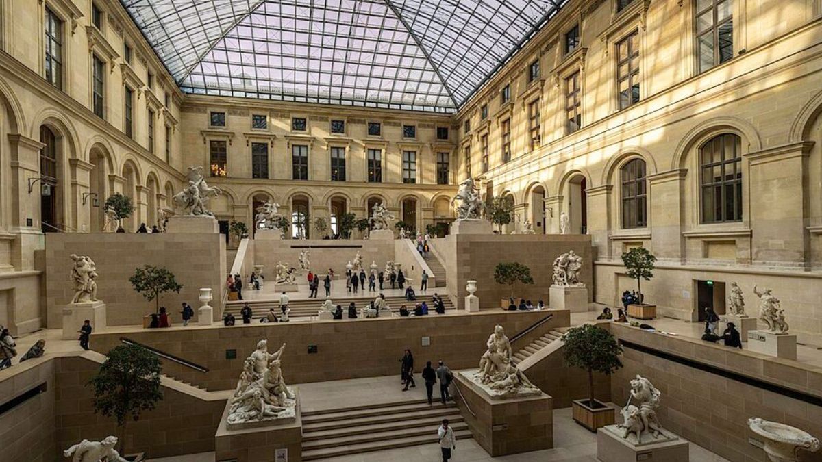 Zatrzymani po kradzieży w Luwrze. Prokuratura podała nowe inform