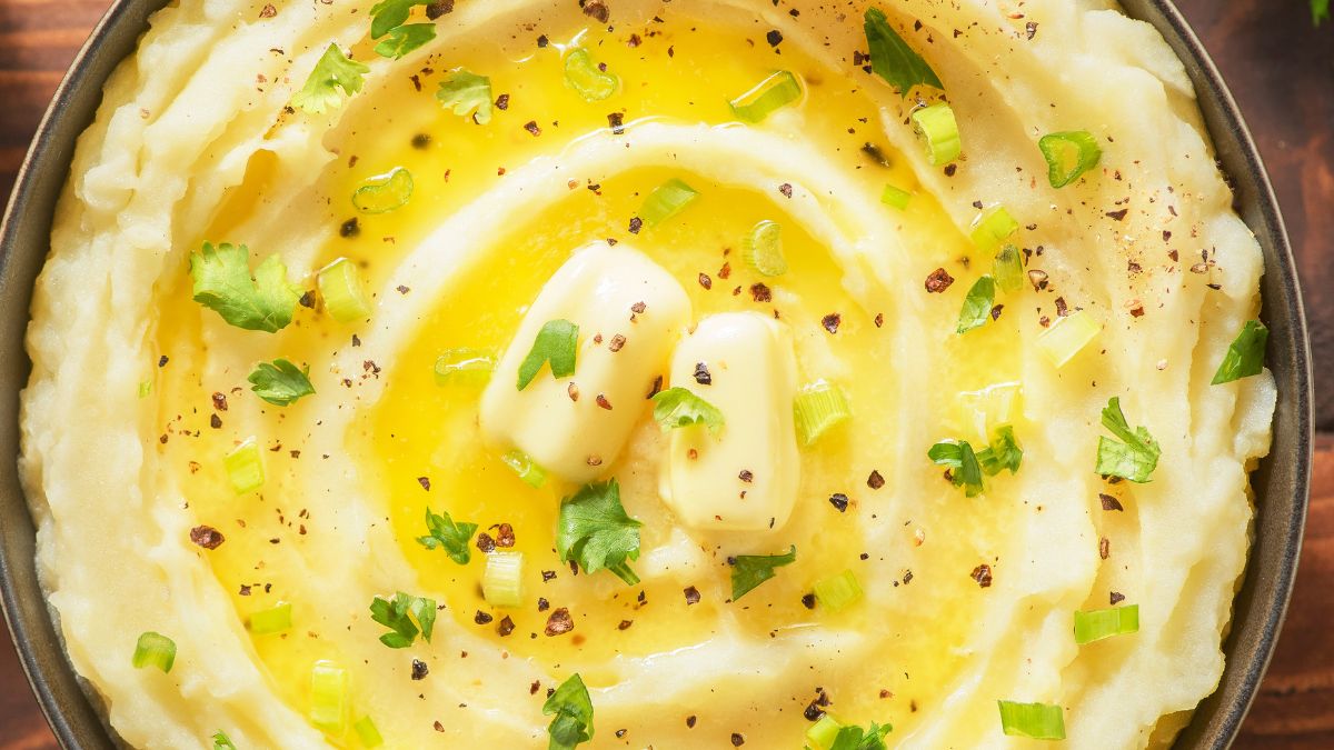 Sok z cytryny sprawia, że puree jest aksamitne