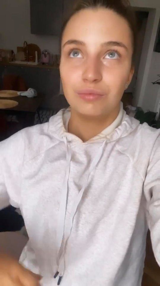julia wieniawa