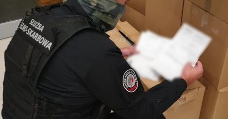 "Skarb" w paczce z Ukrainy. "Złe szelągi" przejęła KAS