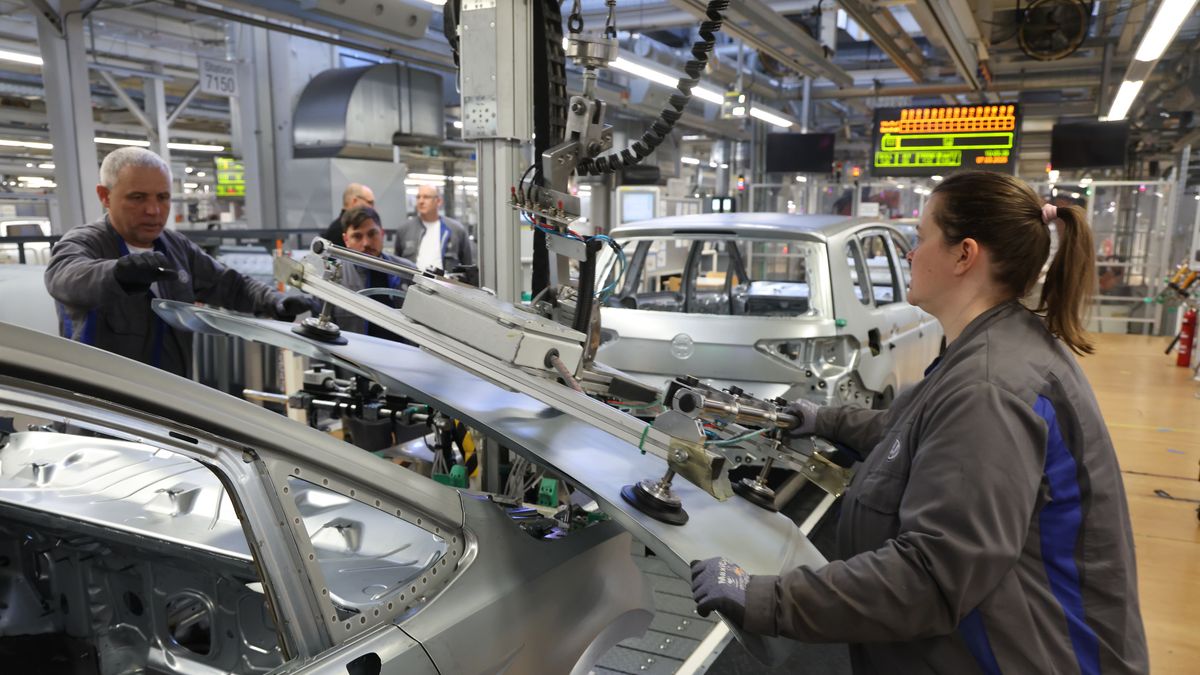 Pracownicy Volkswagena będą też pracować w weekendy. Na zdjęciu 