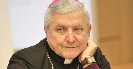 Sprawa biskupa Edwarda Janiaka. "Opuścił diecezję kaliską, ale nie wiemy, gdzie jest"