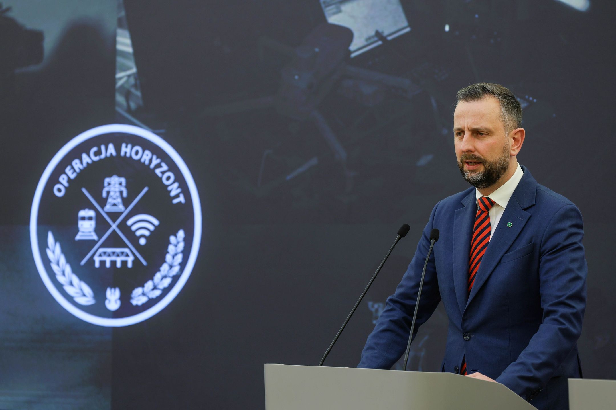 Warszawa, 20.11.2025. Wicepremier, minister obrony narodowej Władysław Kosiniak-Kamysz na konferencji prasowej w KPRM w Warszawie, 20 bm. W związku z ostatnimi incydentami na kolei ogłoszono aktywację operacji wojskowej "Horyzont". (mr) PAP/Paweł Supernak