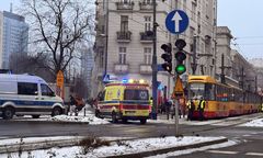 Zderzenie tramwajów na Marszałkowskiej w Warszawie. Ranni w szpitalu