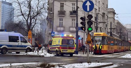 Zderzenie tramwajów na Marszałkowskiej w Warszawie. Ranni w szpitalu