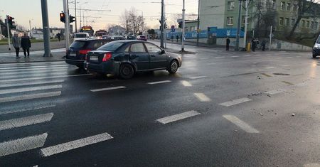 Miał zielone światło, uderzył w stojącego na skrzyżowaniu chevroleta