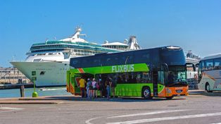 Jak dojechać autobusem z Jeleniej Góry nad morze? Kursują PKS oraz Flixbus. Sprawdziliśmy szczegóły