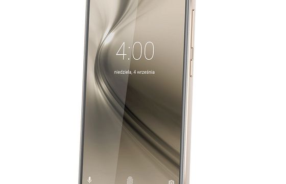 Kruger&amp;Matz z dwiema wersjami smartfona Live 4, ceny to 799 i 899 zł