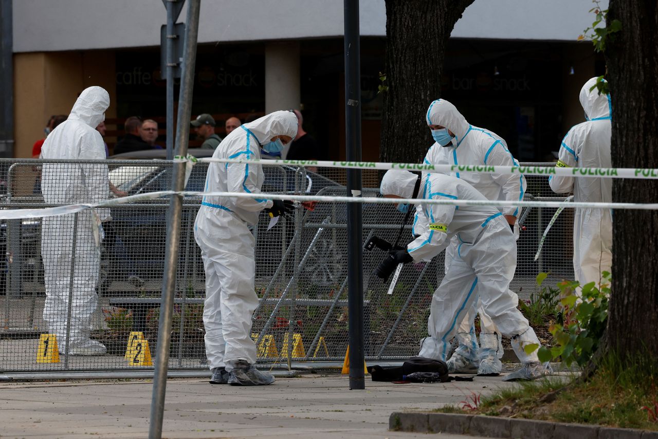  Śledczy zbierają dowody na miejscu ataku na premiera Słowacji