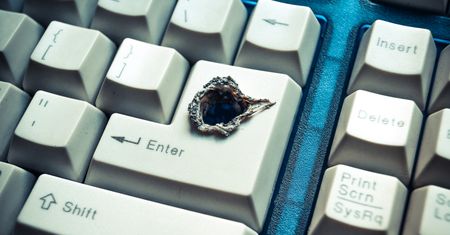Model zaufania w Windows 10 wciąż łatwo ominąć – aktualizacje raczej nie pomogą