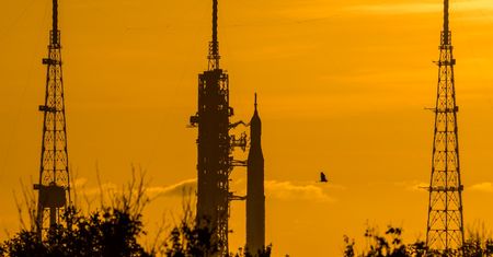 Dlaczego Artemis 1 nie może wystartować na Księżyc w dowolnej chwili. Co to jest okno startowe?