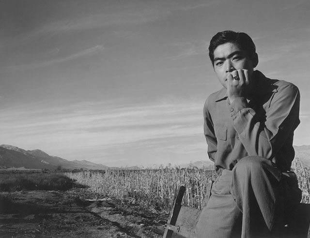 Ansel Adams sfotografował amerykańskie obozy koncentracyjne w czasie II Wojny Światowej 15