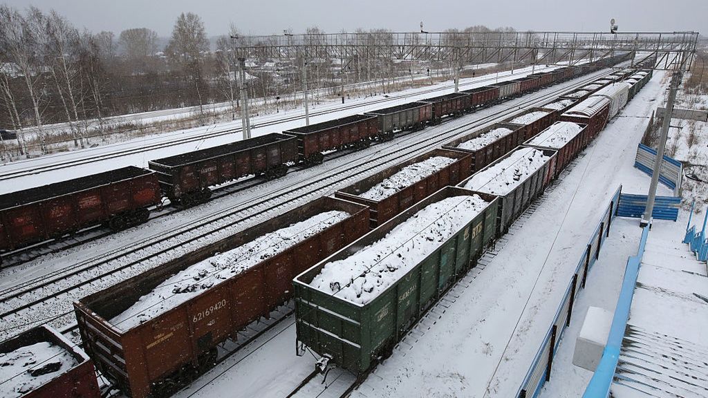 Rosyjskie koleje przewożą coraz mniej towarów.