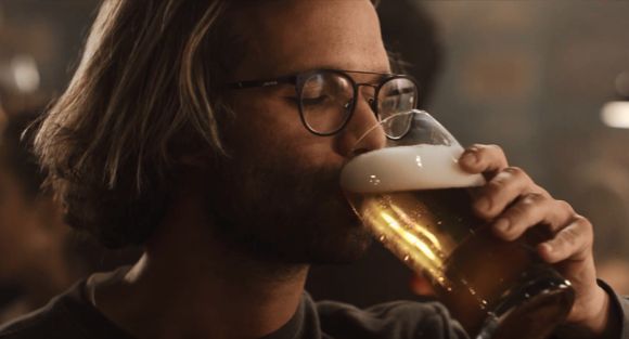 Okocim pronowane jako „Pierwsze Jasne Pełne w Polsce" (wideo)