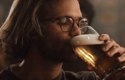 Okocim pronowane jako „Pierwsze Jasne Pełne w Polsce" (wideo)