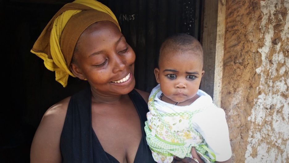 Mała Madzia z mamą