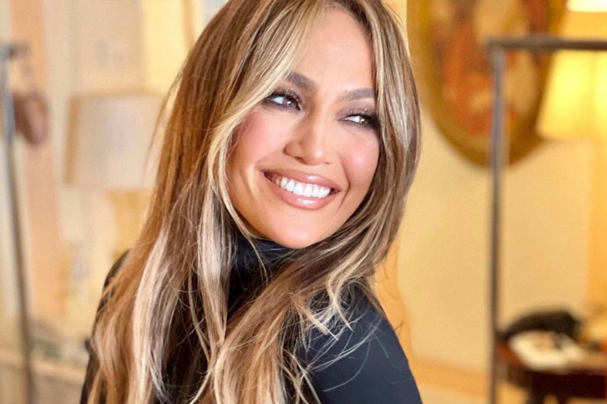 52-letnia Jennifer Lopez zachwyca umięśnionym brzuchem. Z wiekiem wygląda jeszcze lepiej