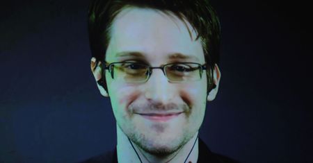 Snowden ostrzega, że środki nadzoru ludzi mogą utrzymać się po opanowaniu pandemii