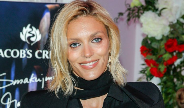 Anja Rubik świętuje 40 urodziny, publikując z tej okazji zdjęcie z dzieciństwa. Bardzo się zmieniła? (FOTO)