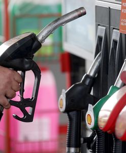 Ceny paliw znowu w dół. Świetne wieści dla kierowców. Tyle zaoszczędzimy na stacjach
