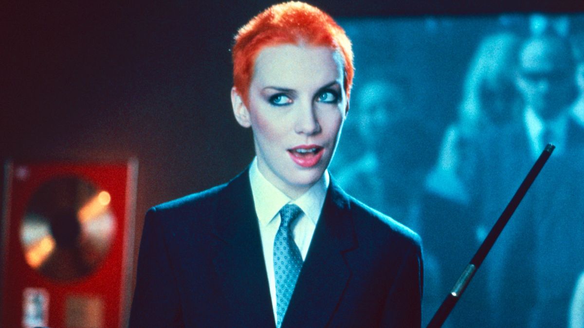 Annie Lennox w teledysku do "Sweet Dreams"