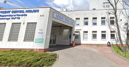 Sanitariusz znęcał się nad chorymi. "Wypijali z dozowników cały spirytus"