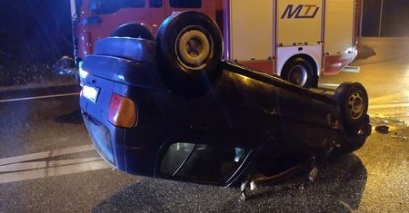 Dachowanie pojazdu przy Alei 25-lecia wolności [Foto]