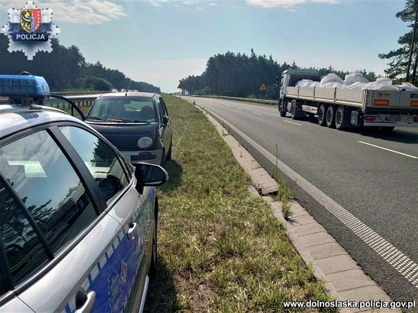 Szok na ekspresówce. 91-latek jechał matizem pod prąd