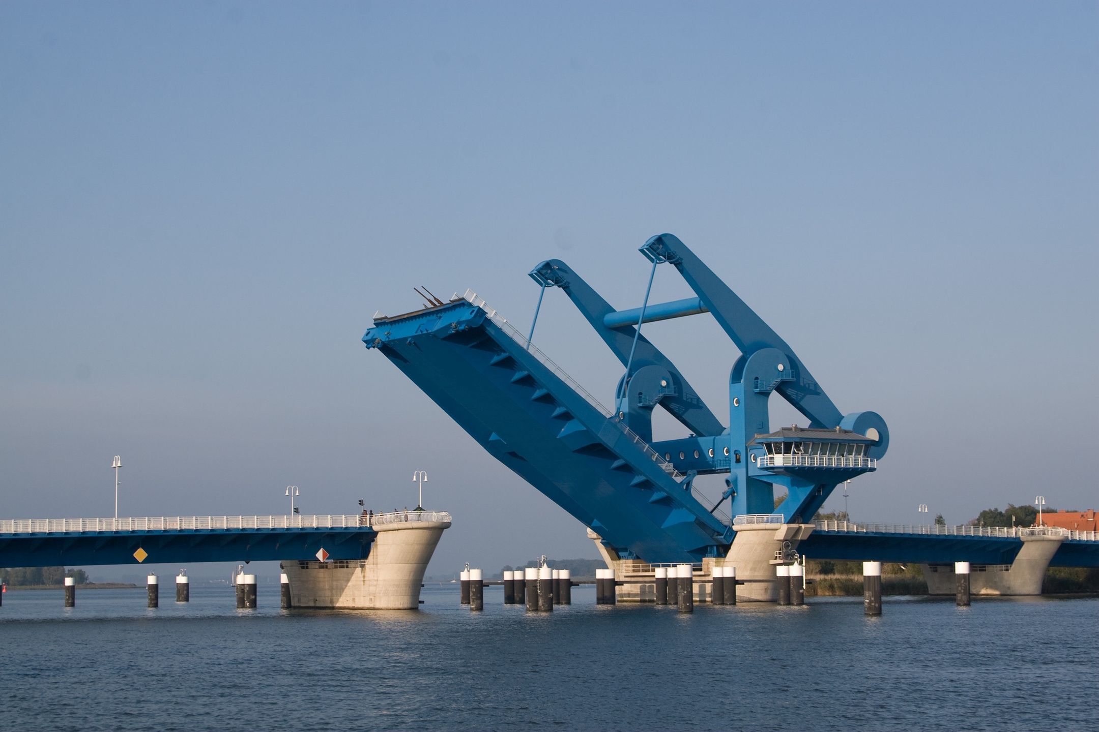 Otwarty most w mieście Wolgast, prowadzący na wyspę Uznam