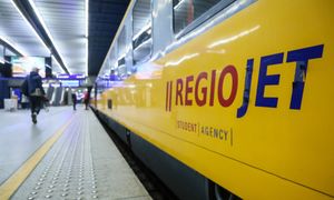 SMS po czesku, apel o anulowanie biletu. Kontrowersje ws. kursu pociągu do Warszawy