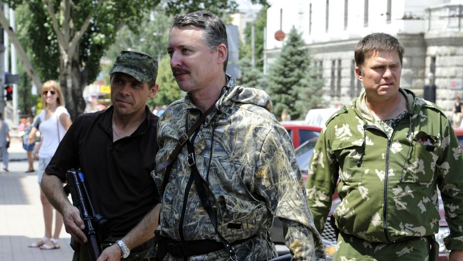 Wojna w Ukrainie. Emerytowany pułkownik Igor Girkin (na fot. w środku) pozwala sobie na krytykę poczynań Rosji. Kim jest?