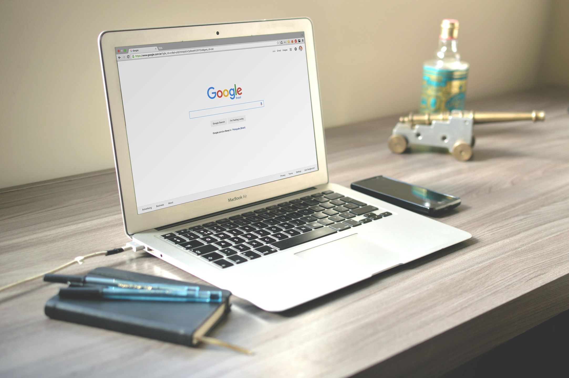 laptop z przeglądarką Google Chrome