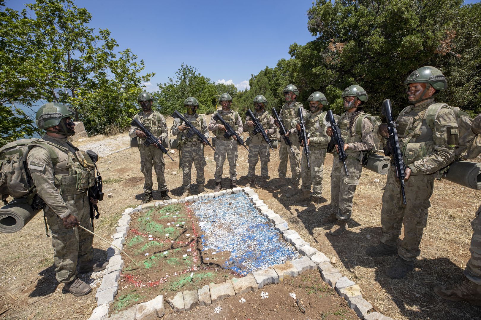 ISPARTA, TURKIYE - JUNE 20: Turkish commandos attend a military training at Isparta Egirdir Mountain Commando School and Training Center Command in Isparta, Turkiye on June 20, 2022. The commandos have become crucial in the anti-terrorist operations. (Photo by Mustafa Ciftci/Anadolu Agency via Getty Images)