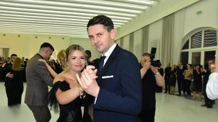 Warka: Studniówka ZS im. 1 Pułku Lotnictwa Myśliwskiego "Warszawa". Niezwykły bal