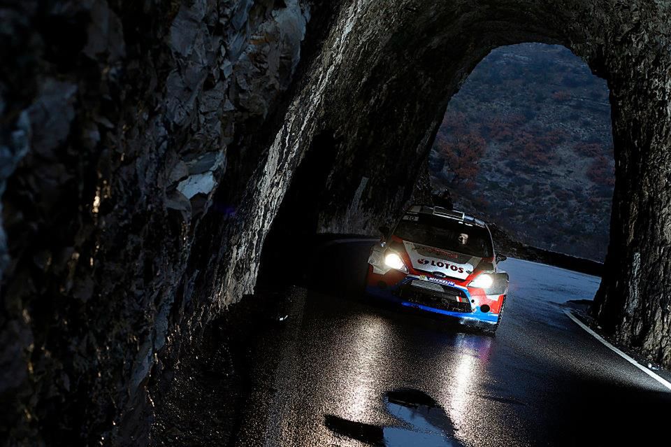 Ogier szarżuje, Kubica walczy o podium