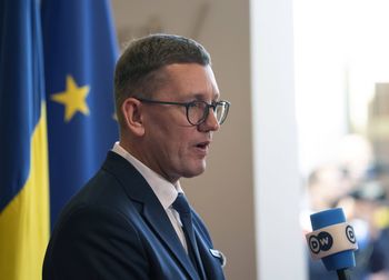 Premier Estonii: Trzeba pomóc Ukrainie niszczyć rosyjskie rafinerie