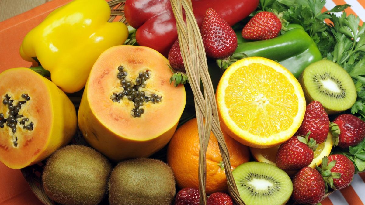 Dieta frutariańska zakłada spożywanie małych porcji owoców co 2-3 godziny.