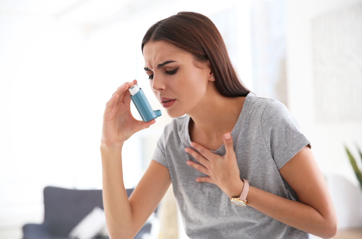 Astmę może nasilać choroba refluksowa przełyku.