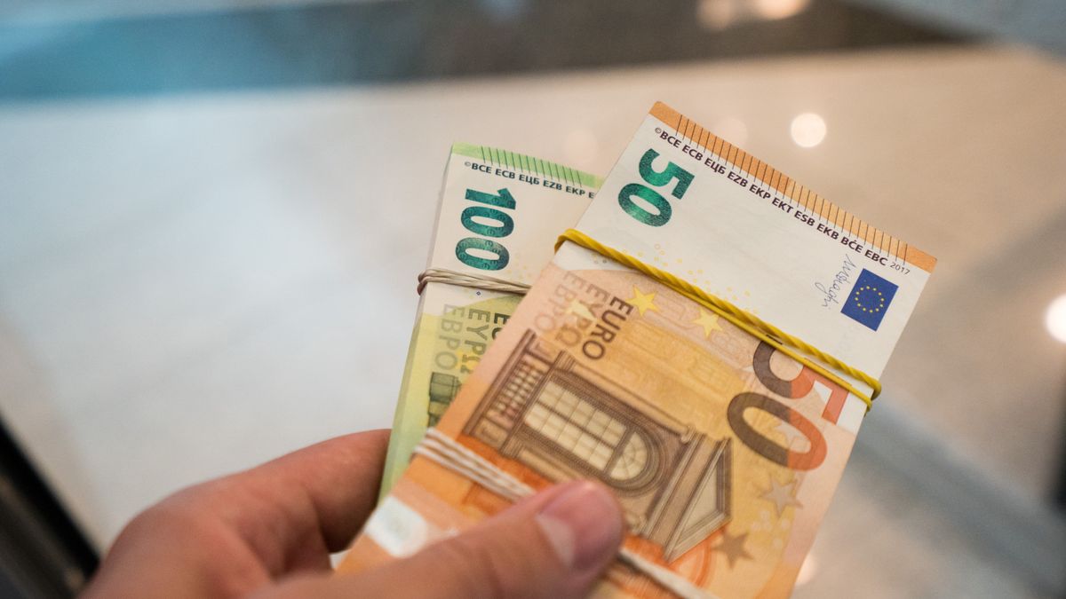 Kursy walut NBP 21.09.2020 Poniedziałkowy kurs euro, funta, dolara i franka szwajcarskiego